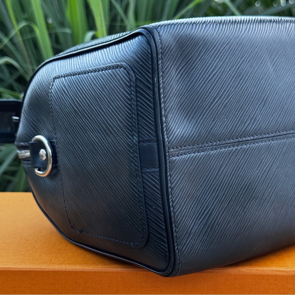 Louis Vuitton Black Epi Leather Speedy Bandouliere 25 Bag - Picture 8 of 14